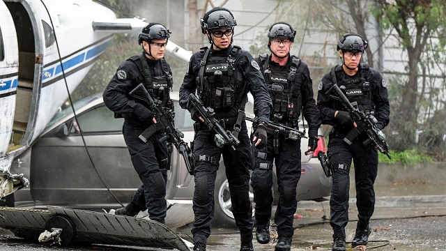 S.w.a.t. Saison 4 Episode 1 Tf1 Regarder S.W.A.T. (2017) saison 4 épisode 1 en streaming | BetaSeries.com