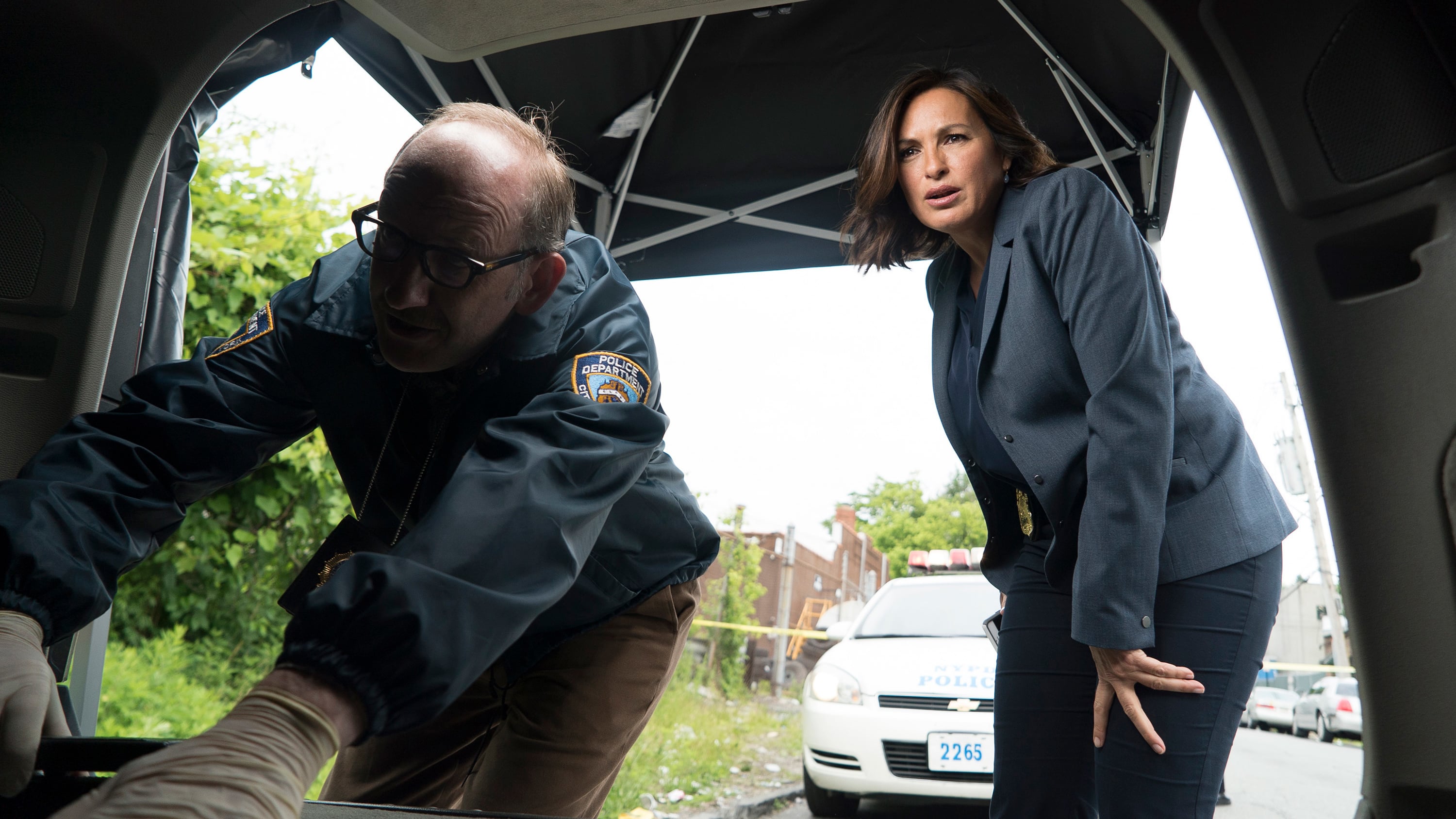 Watch law and order discount svu season 17 online free