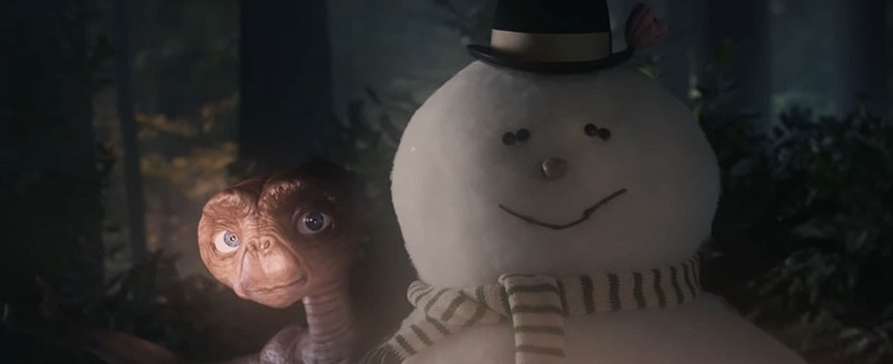 E.T. visits Elliot in holiday reunion commercial - FM100.3