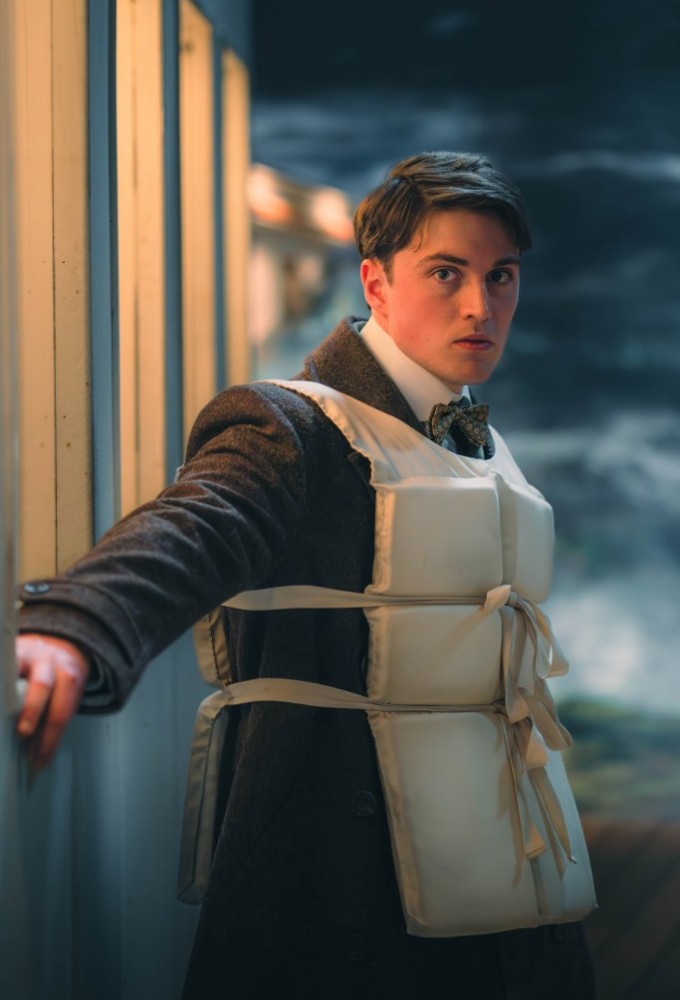 Poster de la serie Titanic Sinks Tonight